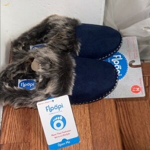 Floöpi Kids Navy Faux Fur-Lined Cozy Slip-On Slippers